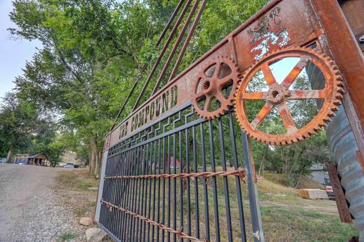 Red Rock Treehouse Unique In Old Colorado City Colorado Springs Exterior foto